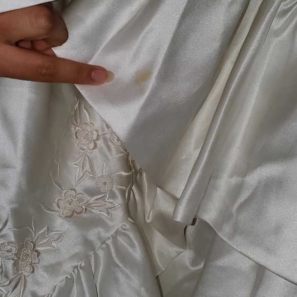 Vintage Off the shoulders Spanish Style Wedding dress - Picture 16 of 17